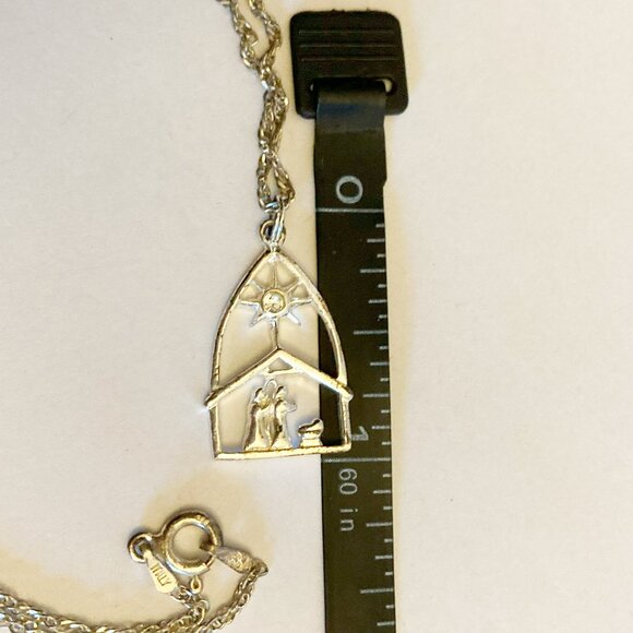 Silver Nativity Necklace on 12" chain featuring Cubic Zirconia star Christmas - Picture 6 of 6
